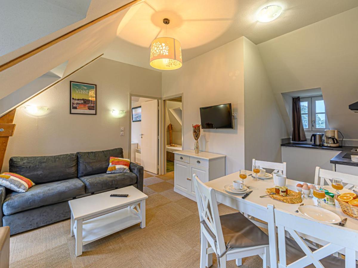 Apartment Chateau De Kergonano-16 By Interhome Баден Екстериор снимка