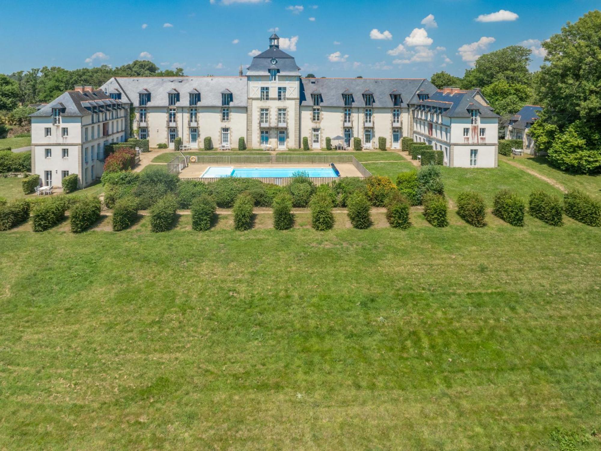 Apartment Chateau De Kergonano-16 By Interhome Баден Екстериор снимка