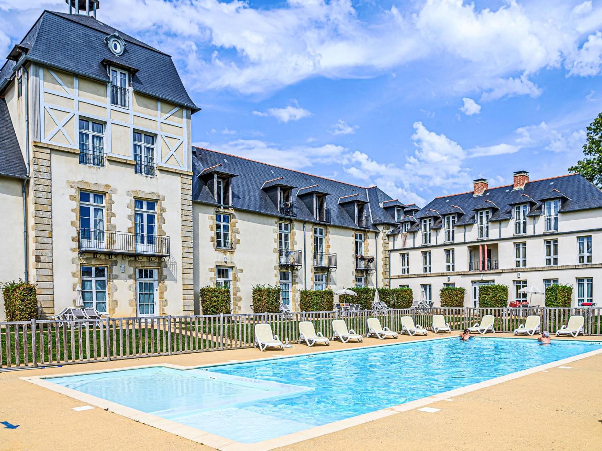 Apartment Chateau De Kergonano-16 By Interhome Баден Екстериор снимка